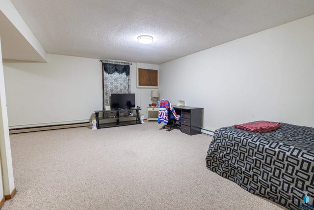 5004 W 49th St Street, Sioux Falls, SD 57106