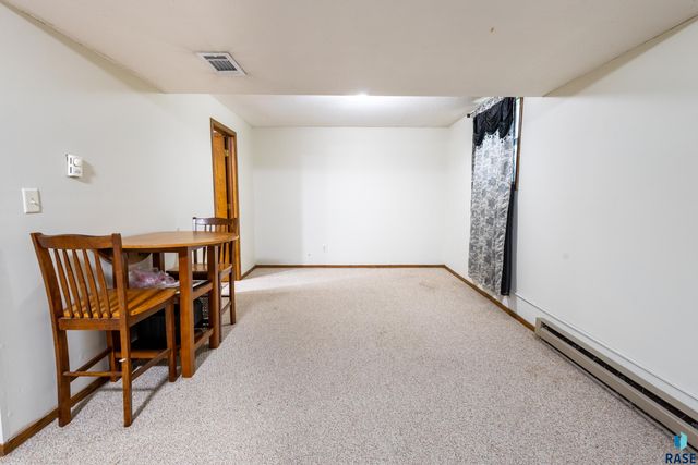 5004 W 49th St Street, Sioux Falls, SD 57106