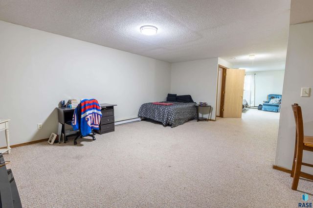 5004 W 49th St Street, Sioux Falls, SD 57106