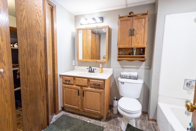 5004 W 49th St Street, Sioux Falls, SD 57106