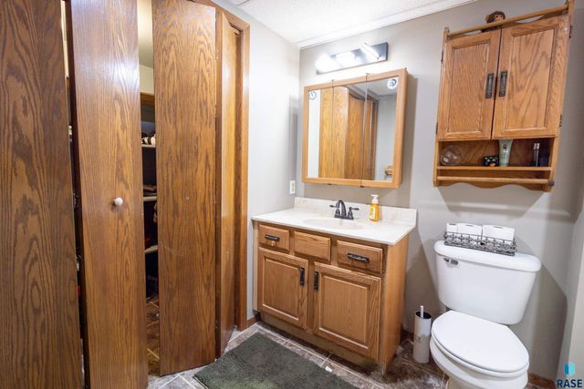 5004 W 49th St Street, Sioux Falls, SD 57106
