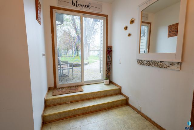 5004 W 49th St Street, Sioux Falls, SD 57106