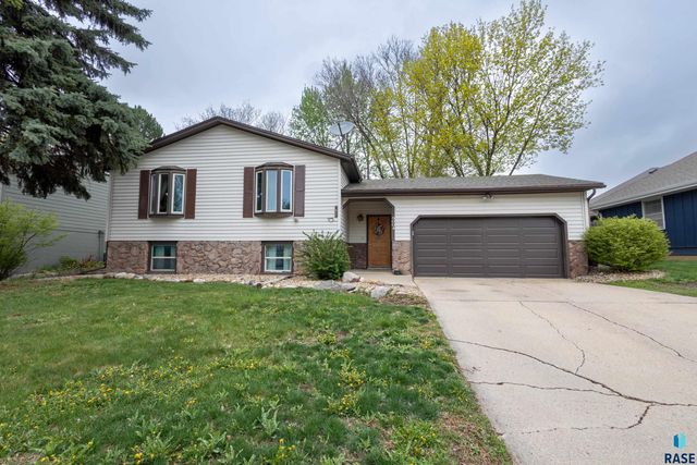 5004 W 49th St Street, Sioux Falls, SD 57106