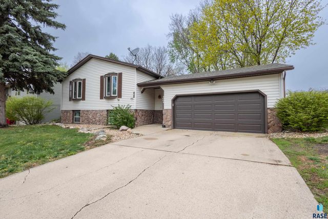 5004 W 49th St Street, Sioux Falls, SD 57106