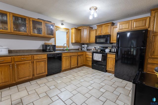 5004 W 49th St Street, Sioux Falls, SD 57106