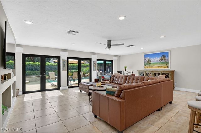 542 92nd AVE N, Naples, FL 34108