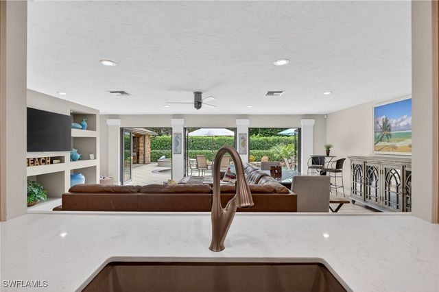 542 92nd AVE N, Naples, FL 34108