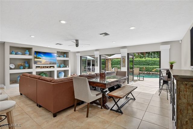 542 92nd AVE N, Naples, FL 34108