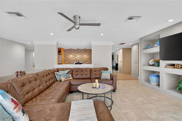 542 92nd AVE N, Naples, FL 34108