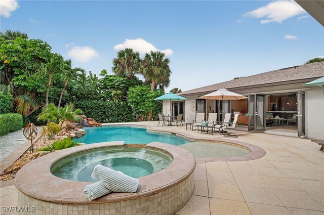 542 92nd AVE N, Naples, FL 34108