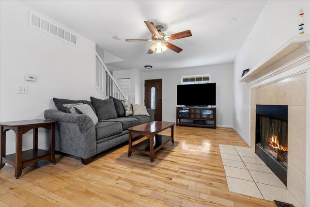 608 Heritage Circle, Fenton, MI 48430