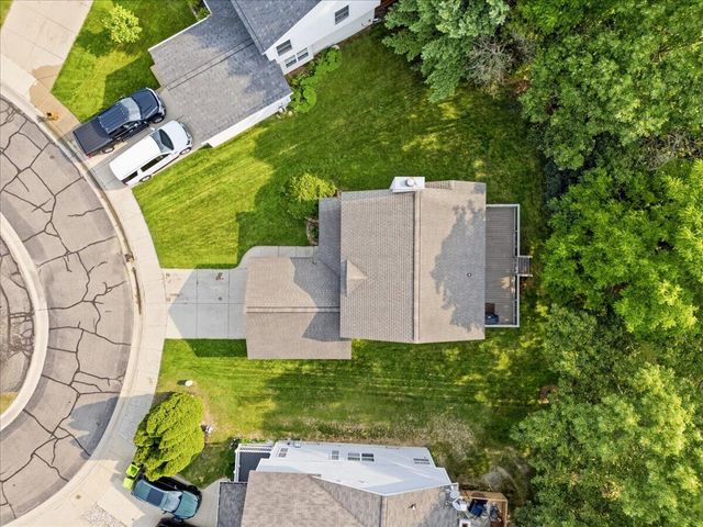 608 Heritage Circle, Fenton, MI 48430