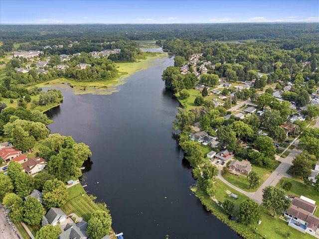 608 Heritage Circle, Fenton, MI 48430