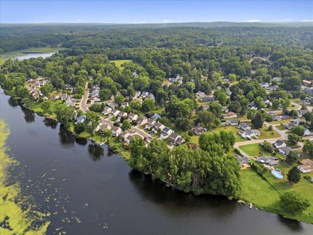 608 Heritage Circle, Fenton, MI 48430
