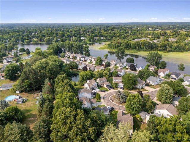 608 Heritage Circle, Fenton, MI 48430