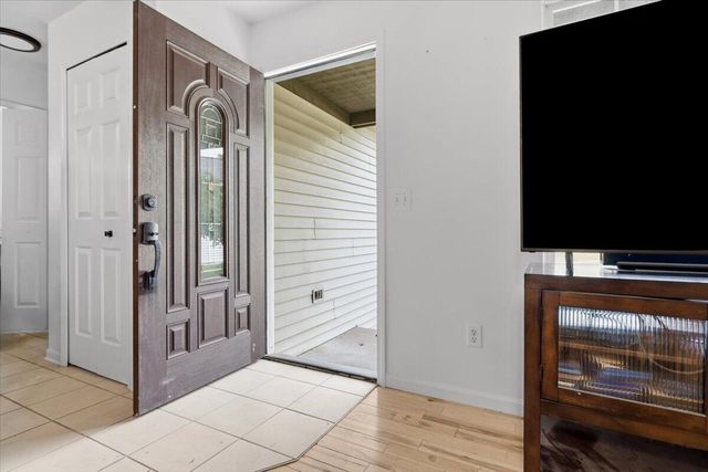 608 Heritage Circle, Fenton, MI 48430