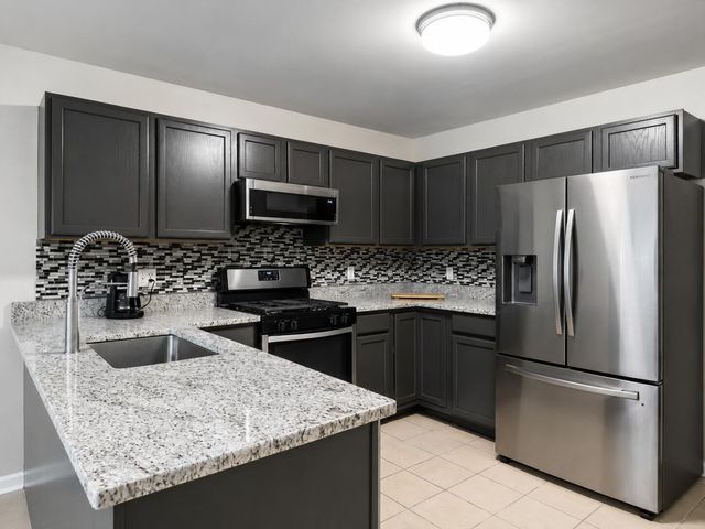 608 Heritage Circle, Fenton, MI 48430
