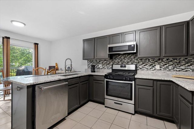 608 Heritage Circle, Fenton, MI 48430