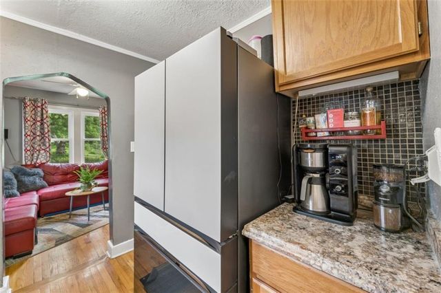 1102 S Leslie Avenue, Independence, MO 64050