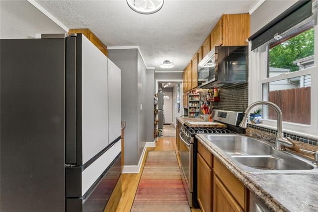 1102 S Leslie Avenue, Independence, MO 64050