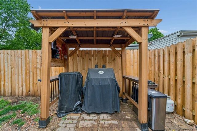 1102 S Leslie Avenue, Independence, MO 64050
