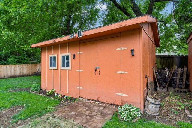1102 S Leslie Avenue, Independence, MO 64050