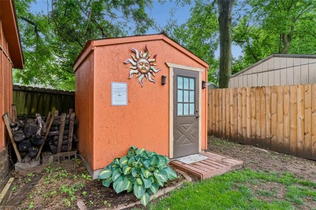 1102 S Leslie Avenue, Independence, MO 64050