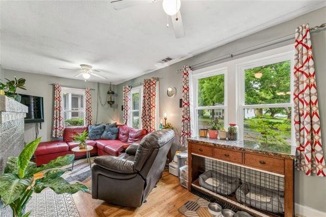 1102 S Leslie Avenue, Independence, MO 64050