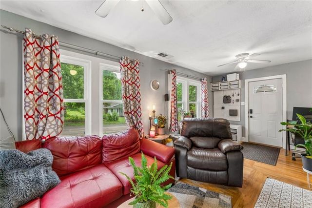 1102 S Leslie Avenue, Independence, MO 64050