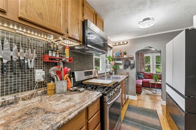 1102 S Leslie Avenue, Independence, MO 64050