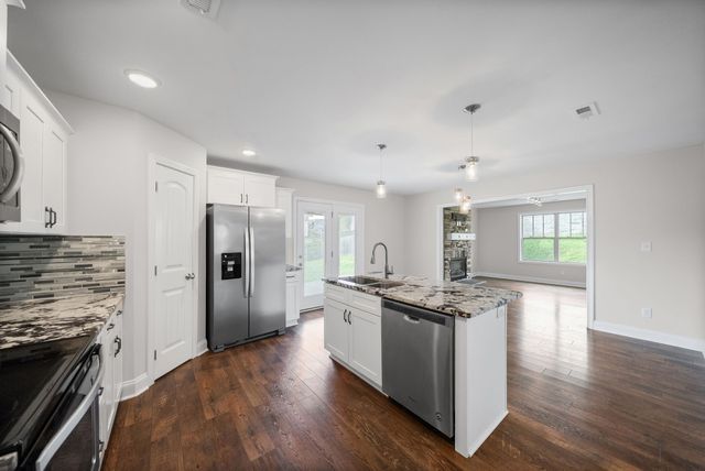 520 Somerset Ln, Clarksville, TN 37042