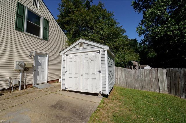 1004 Wymers CT, Chesapeake, VA 23322