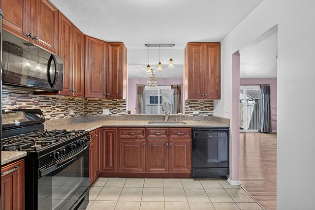 1042 E Randville Drive, Palatine, IL 60074