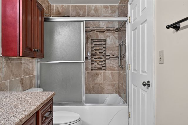 1042 E Randville Drive, Palatine, IL 60074