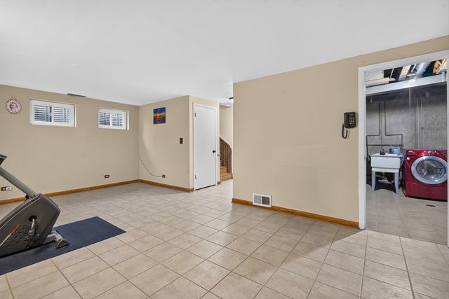 1042 E Randville Drive, Palatine, IL 60074