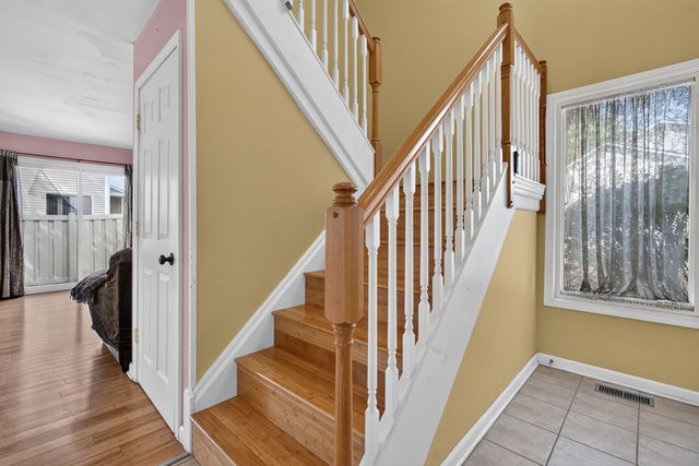 1042 E Randville Drive, Palatine, IL 60074