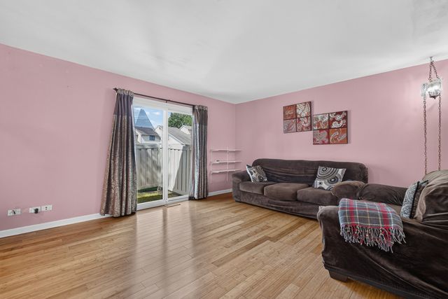 1042 E Randville Drive, Palatine, IL 60074