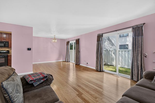 1042 E Randville Drive, Palatine, IL 60074
