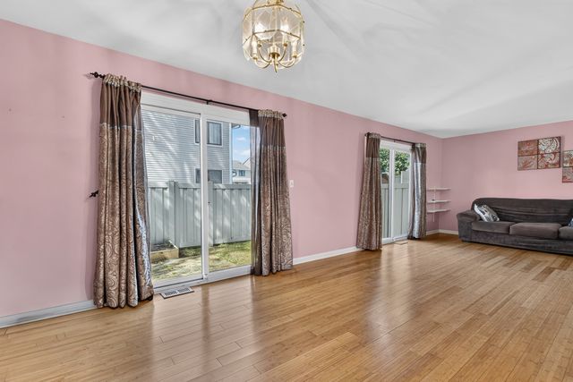 1042 E Randville Drive, Palatine, IL 60074