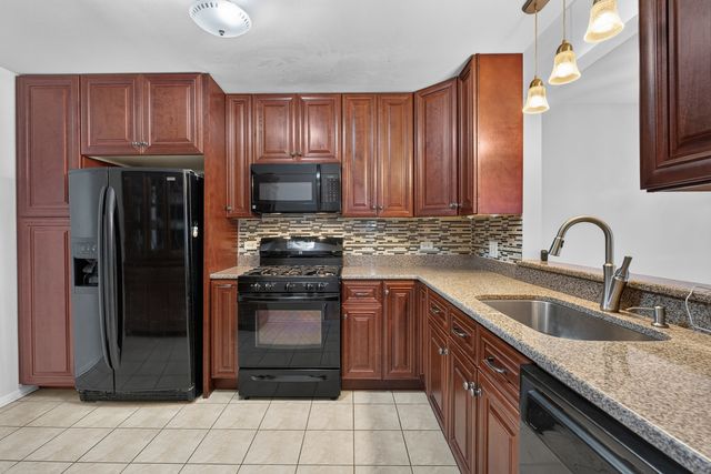 1042 E Randville Drive, Palatine, IL 60074