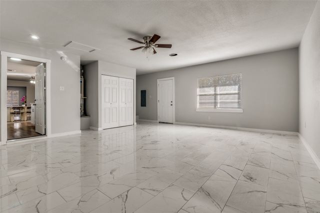 113 Brook Hollow Drive, Desoto, TX 75115