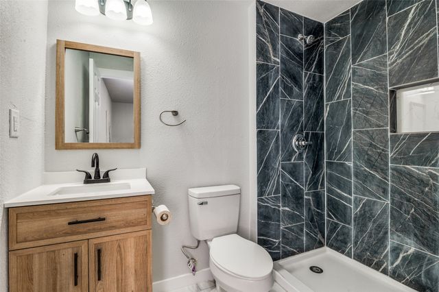 113 Brook Hollow Drive, Desoto, TX 75115