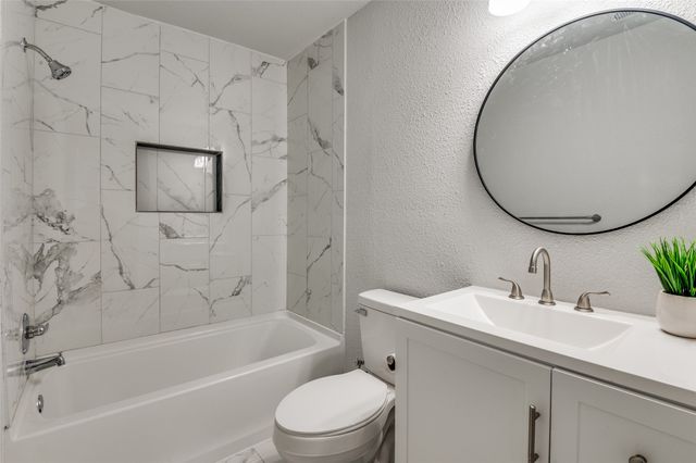 113 Brook Hollow Drive, Desoto, TX 75115