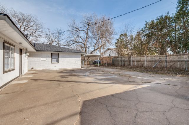 113 Brook Hollow Drive, Desoto, TX 75115