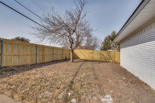 113 Brook Hollow Drive, Desoto, TX 75115