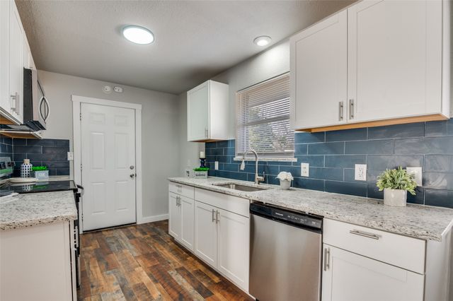 113 Brook Hollow Drive, Desoto, TX 75115