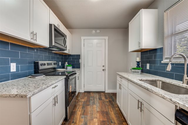 113 Brook Hollow Drive, Desoto, TX 75115