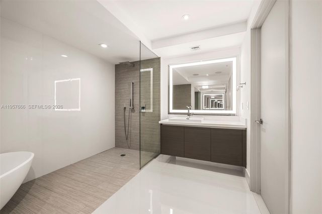 300 Sunny Isles Boulevard 42202, Sunny Isles Beach, FL 33160