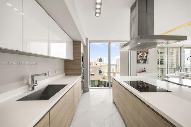 300 Sunny Isles Boulevard 42202, Sunny Isles Beach, FL 33160
