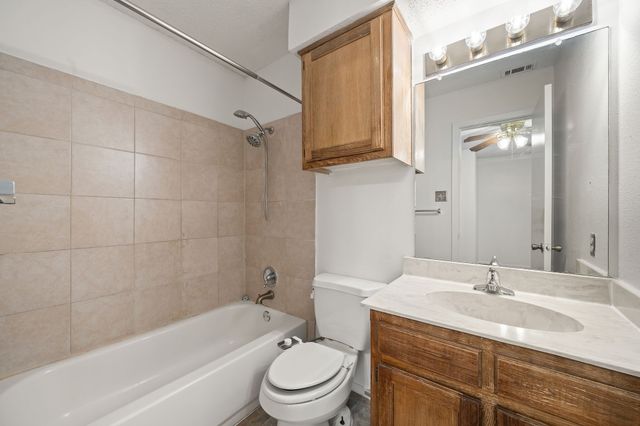 929 W Hickory Street A2, Denton, TX 76201